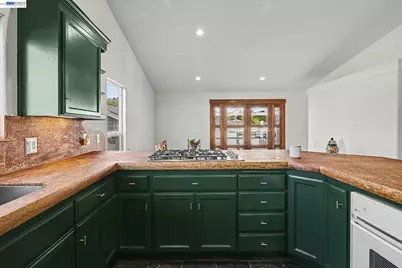 19554 Alana Rd, Castro Valley, CA 94546 - Photo 5