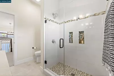 6165 Doncaster Pl, Oakland, CA 94611 - Photo 39