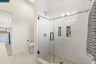 6165 Doncaster Pl, Oakland, CA 94611 - Photo 39