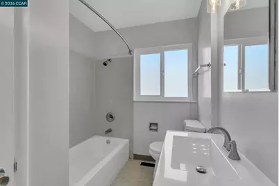 650 Hillsborough St, Oakland, CA 94606 - Photo 17