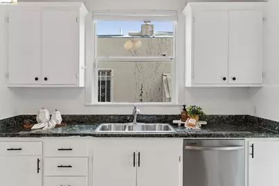 5721 Roberts Ave, Oakland, CA 94605 - Photo 23