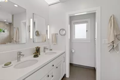 244 Cross Rd, Oakland, CA 94618 - Photo 43