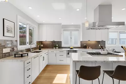 244 Cross Rd, Oakland, CA 94618 - Photo 11