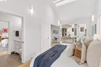 244 Cross Rd, Oakland, CA 94618 - Photo 27