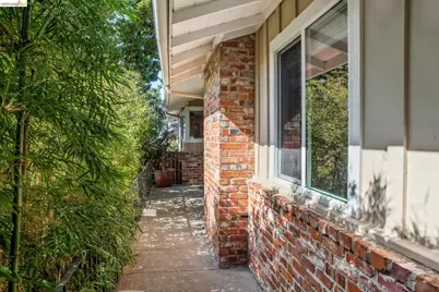 11023 Cameron Ave, Oakland, CA 94605 - Photo 5