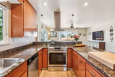 11023 Cameron Ave, Oakland, CA 94605 - Photo 13