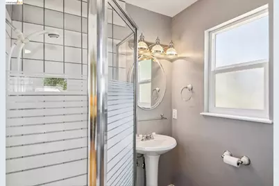 11023 Cameron Ave, Oakland, CA 94605 - Photo 29