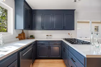 22 Rydal Ct, Oakland, CA 94611 - Photo 9