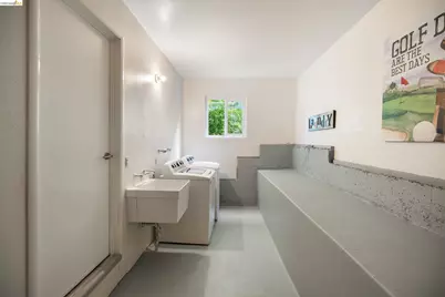 22 Rydal Ct, Oakland, CA 94611 - Photo 25