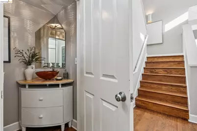 7084 Westmoorland Dr, Berkeley, CA 94705 - Photo 23