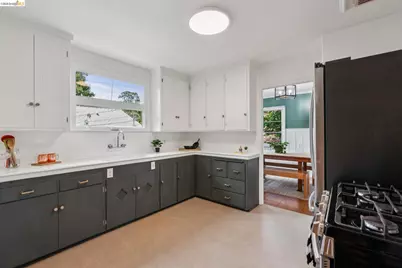 4651 Fair Ave, Oakland, CA 94619 - Photo 15