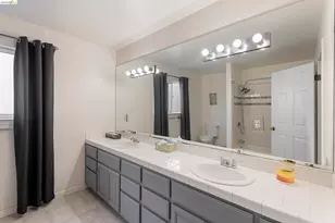 2745 Butters Dr, Oakland, CA 94602 - Photo 25