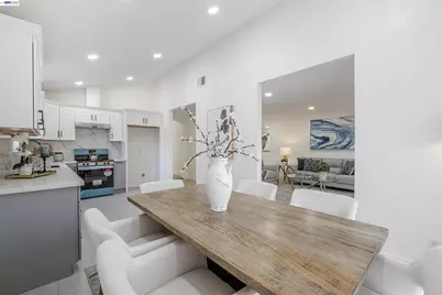 34858 Starling Dr, Union City, CA 94587 - Photo 9