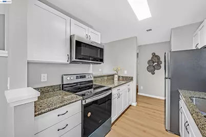 7815 Canyon Meadow Cir #H, Pleasanton, CA 94588 - Photo 11