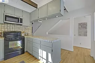 6956 Sayre Dr, Oakland, CA 94611 - Photo 27