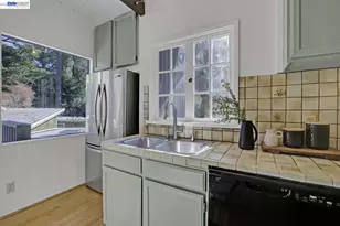 6956 Sayre Dr, Oakland, CA 94611 - Photo 29