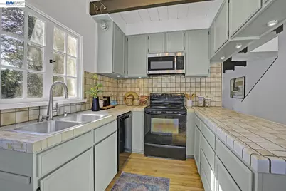 6956 Sayre Drive, Oakland, CA 94611 - Photo 27