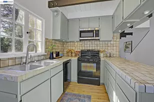 6956 Sayre Dr, Oakland, CA 94611 - Photo 27