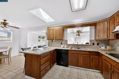 15274 Laverne Dr, San Leandro, CA 94579 - Photo 9