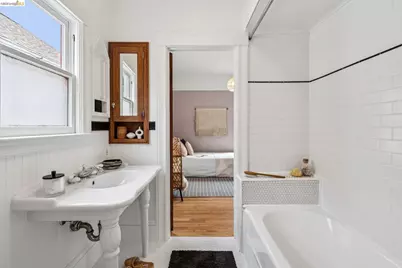 5360 Locksley Ave, Oakland, CA 94618 - Photo 25