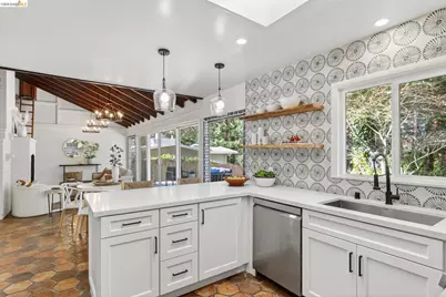 5914 Thornhill Drive, Oakland, CA 94611 - Photo 25