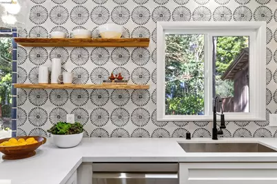 5914 Thornhill Drive, Oakland, CA 94611 - Photo 19