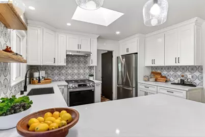 5914 Thornhill Drive, Oakland, CA 94611 - Photo 17