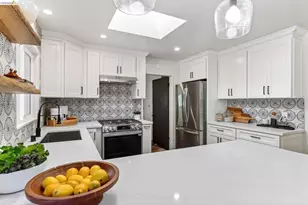 5914 Thornhill Dr, Oakland, CA 94611 - Photo 17