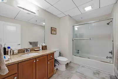 423 7th St #220, Oakland, CA 94607 - Photo 17