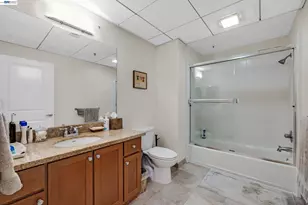 423 7th St, Oakland, CA 94607 - Photo 17