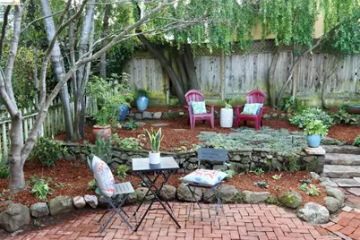 385 Vermont Ave, Berkeley, CA 94707 - Photo 31