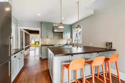 1066 Bayview Ave, Oakland, CA 94610 - Photo 13