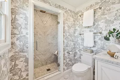 906 Paramount Rd, Oakland, CA 94610 - Photo 37