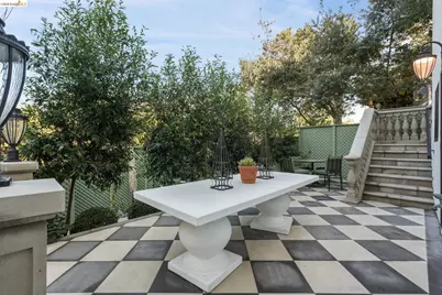 906 Paramount Rd, Oakland, CA 94610 - Photo 57