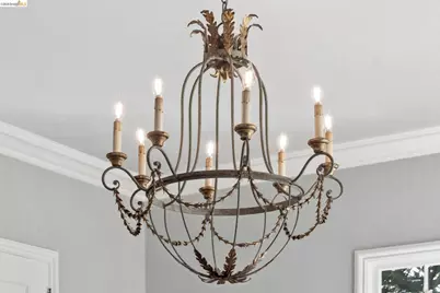 906 Paramount Rd, Oakland, CA 94610 - Photo 17