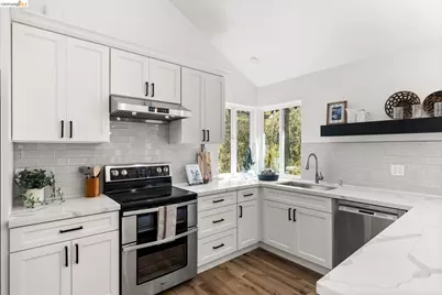 6931 Pinehaven Rd, Oakland, CA 94611 - Photo 15