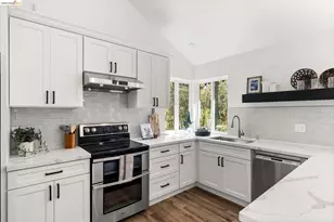 6931 Pinehaven Rd, Oakland, CA 94611 - Photo 15