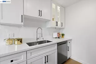 25055 Copa Del Oro Dr, Hayward, CA 94545 - Photo 13