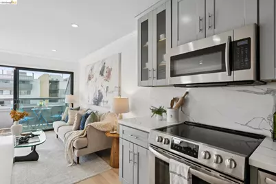 7 Embarcadero #204, Oakland, CA 94607 - Photo 9