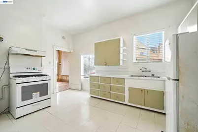 556-558 Alcatraz Ave, Oakland, CA 94609 - Photo 9