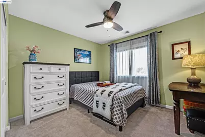 15100 Shining Star Ln, San Leandro, CA 94579 - Photo 19