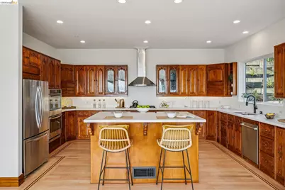 33 Somerset Rd, Oakland, CA 94611 - Photo 25