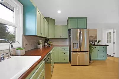 25480 University Ct, Hayward, CA 94542 - Photo 23