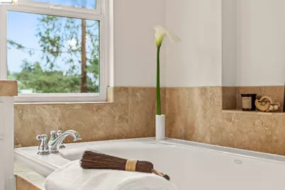 2 Cortez Ct, Oakland, CA 94611 - Photo 23