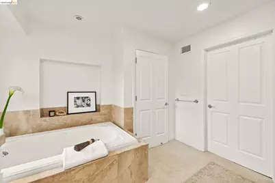 2 Cortez Ct, Oakland, CA 94611 - Photo 21