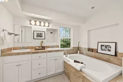 2 Cortez Ct, Oakland, CA 94611 - Photo 15