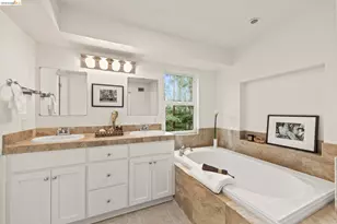 2 Cortez Ct, Oakland, CA 94611 - Photo 15