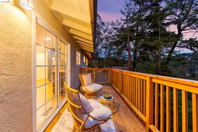 2 Cortez Ct, Oakland, CA 94611 - Photo 33