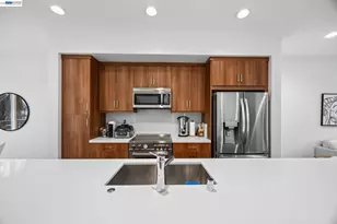 117 Uptown Cir, Oakland, CA 94607 - Photo 3