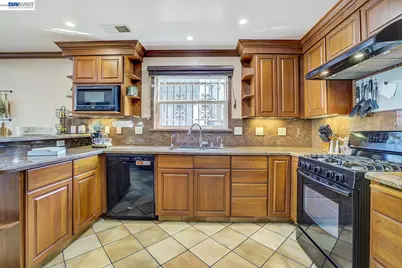 2635 10th St, Oakland, CA 94601 - Photo 19
